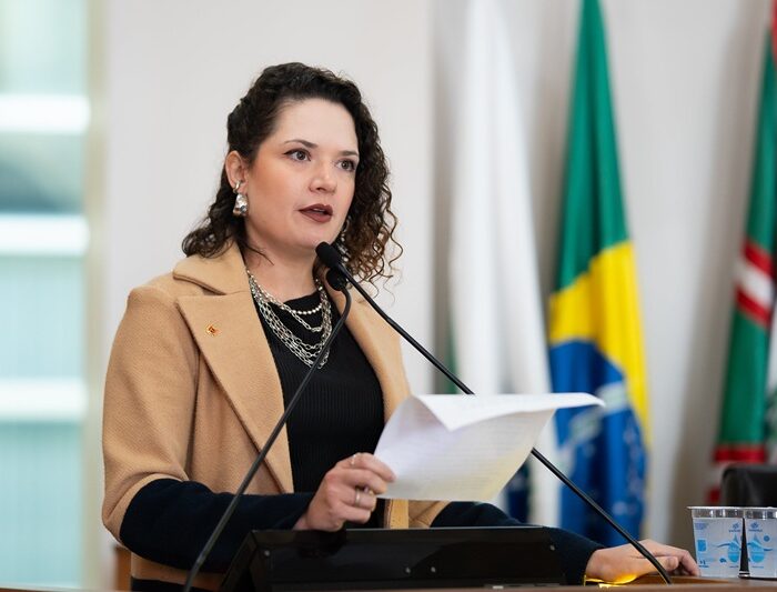 Projeto de lei garante licença-paternidade de 30 dias em Curitiba