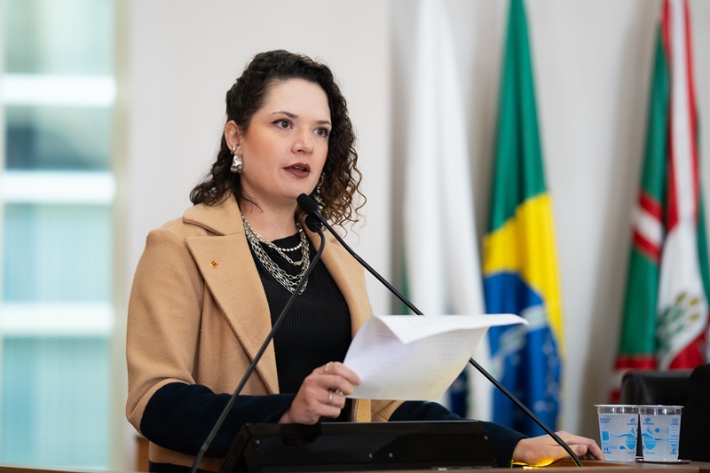 Projeto de lei garante licença-paternidade de 30 dias em Curitiba
