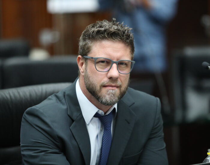 Requião Filho cobra transparência e preço justo para produtores de leite no Paraná