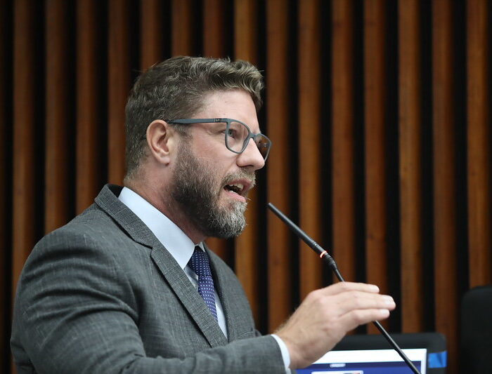 Deputado Requião Filho quer transparência em acordos judiciais envolvendo governo, empresas e parlamentares