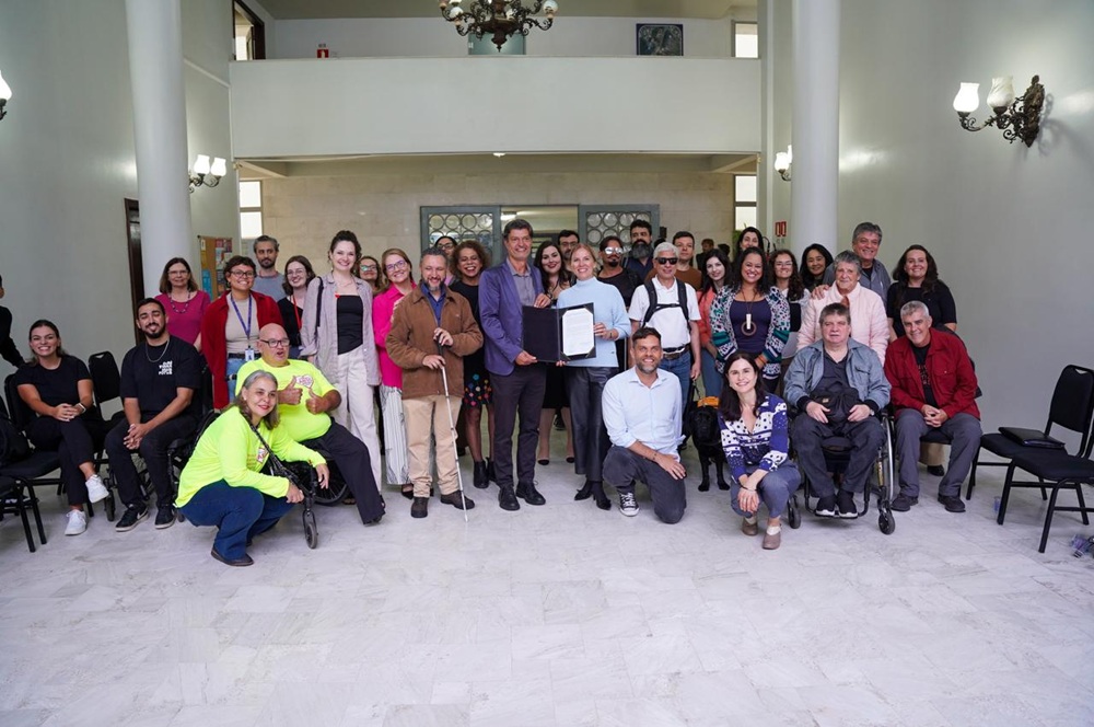 Com a articulação do deputado Goura, IPPUC e UFPR assinam acordo para implantação de rotas acessíveis na região central de Curitiba